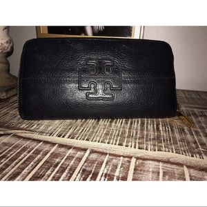 ☆ Authentic Tory Burch Zip Wallet
